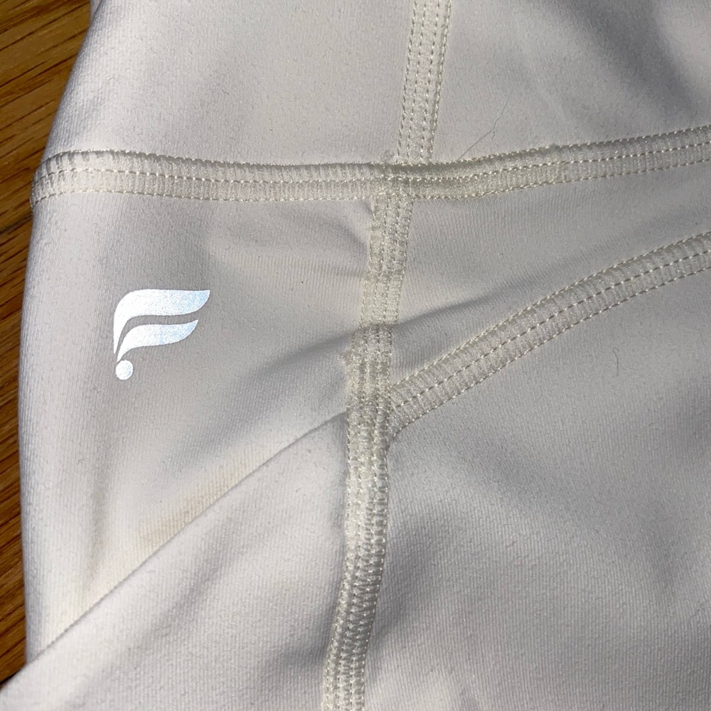 XL Fabletics off white capri leggings never worn